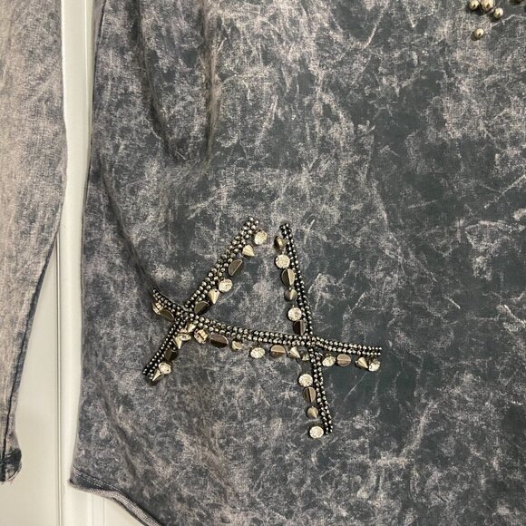 Zarga women's small acid wash asymetric beaded scoop neck with distressed detail - Picture 4 of 7